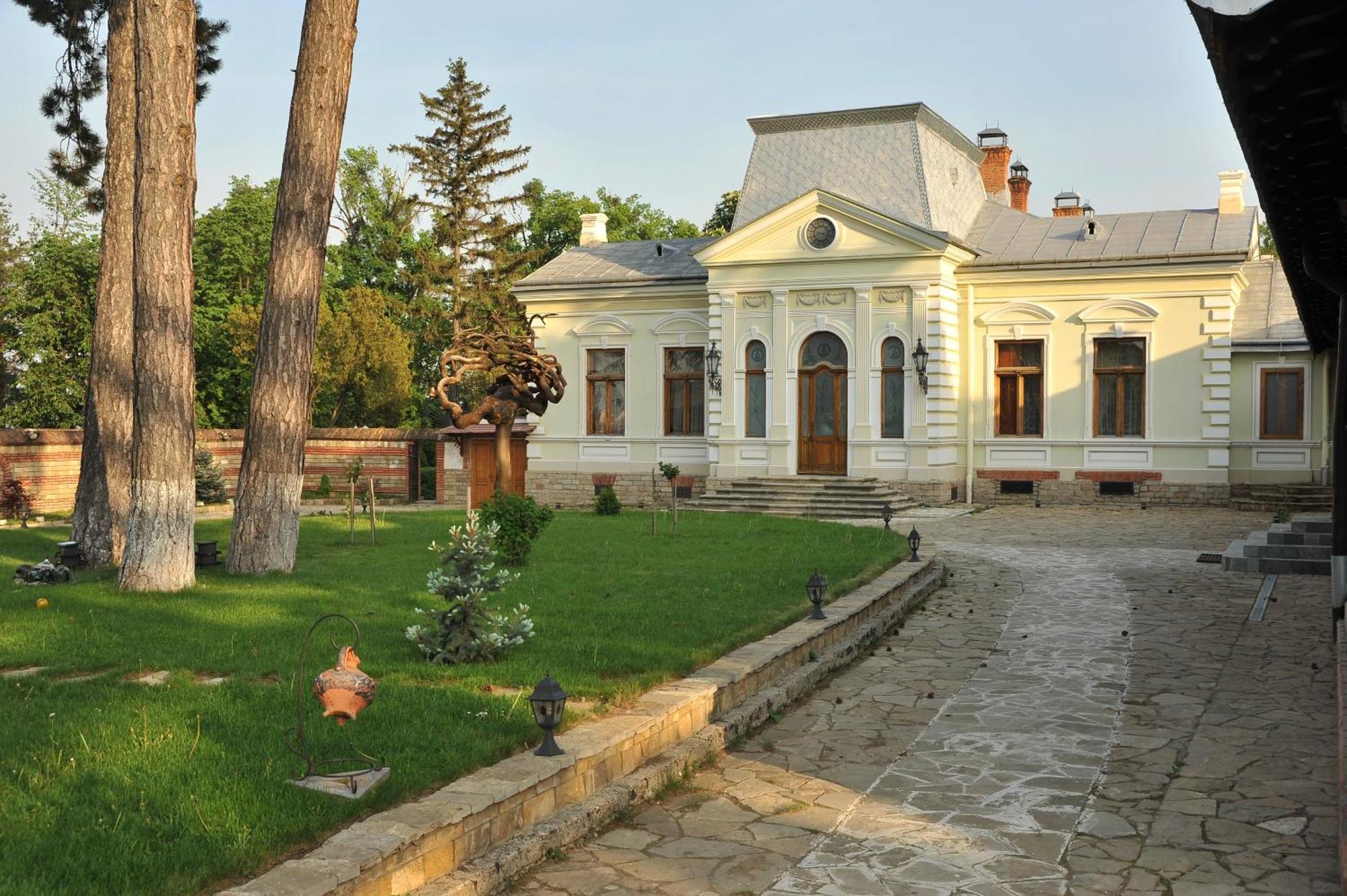 Conac Polizu Hotel Maxut Exterior foto